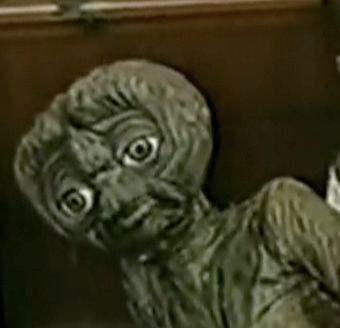 Illustration for article titled 10 Greatest (and Weirdest) E.T.: The Extra-Terrestrial Spoofs